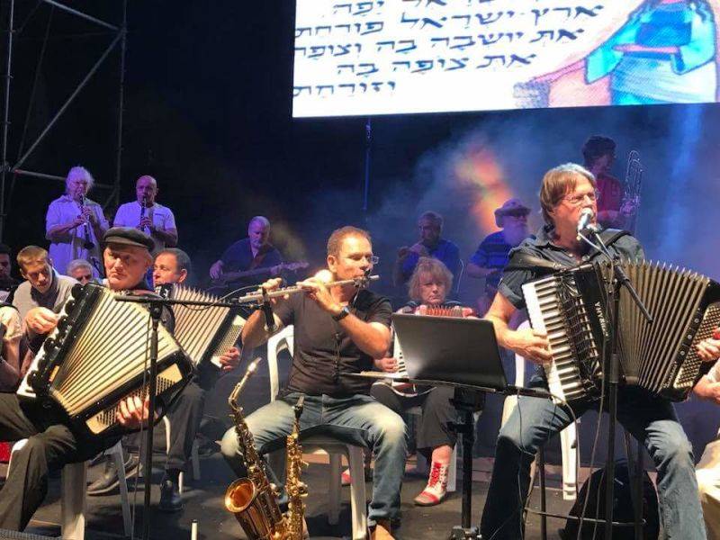 יוסי לב בערב שירה בציבור