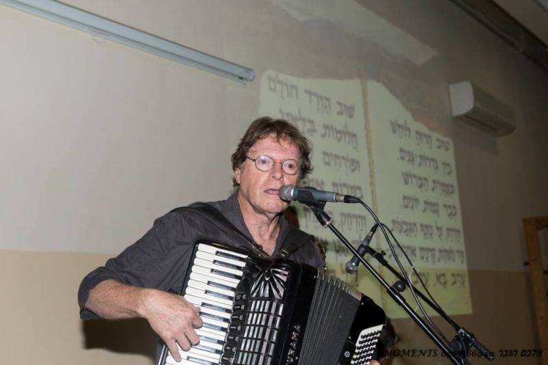 יוסי לב בערב שירה בציבור